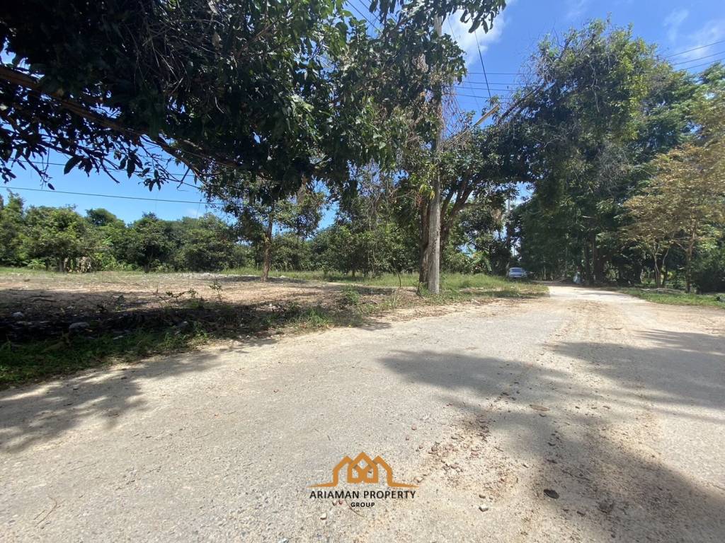 Land for sale walking distance to beach