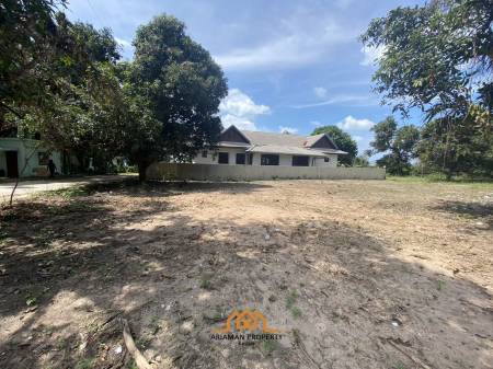 Land for sale walking distance to beach