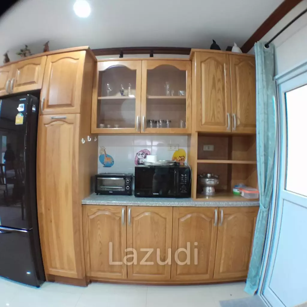 4 Bedroom 5 Bathrooms 900 SQ.M Eakmongkol 4