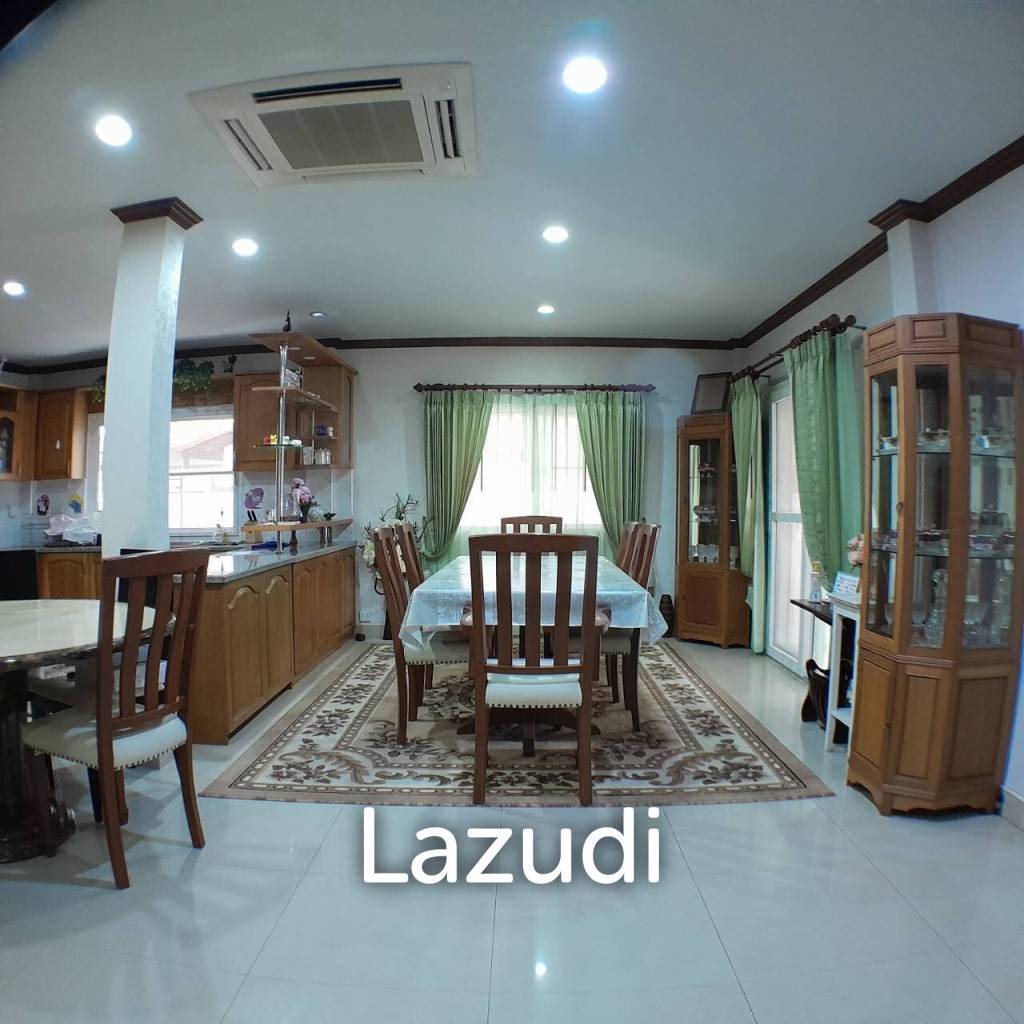 4 Bedroom 5 Bathrooms 900 SQ.M Eakmongkol 4