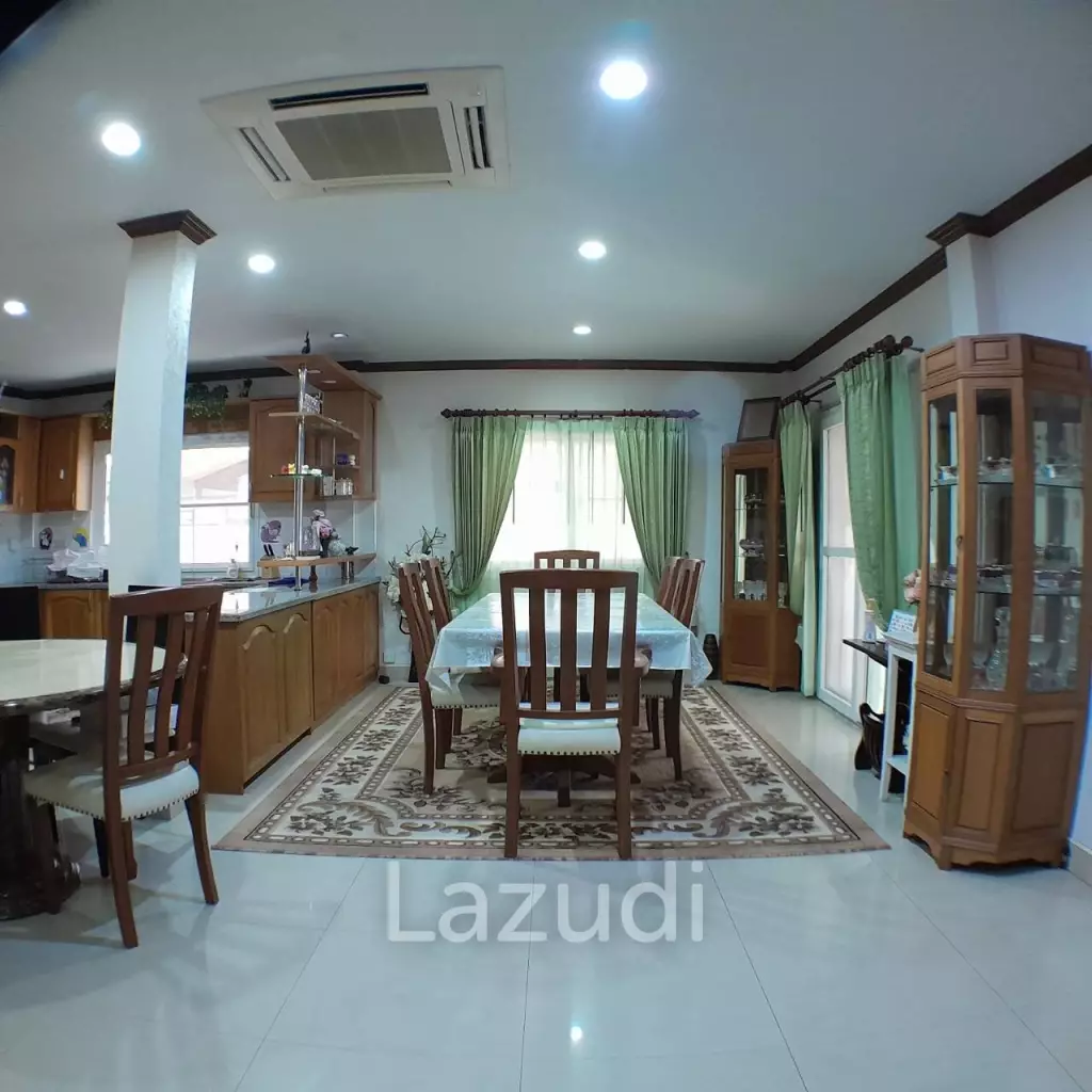 4 Bedroom 5 Bathrooms 900 SQ.M Eakmongkol 4