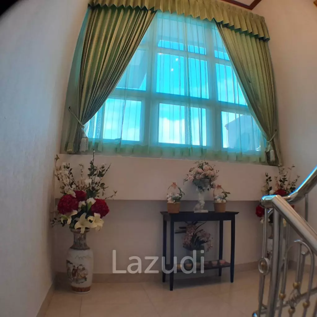 4 Bedroom 5 Bathrooms 900 SQ.M Eakmongkol 4