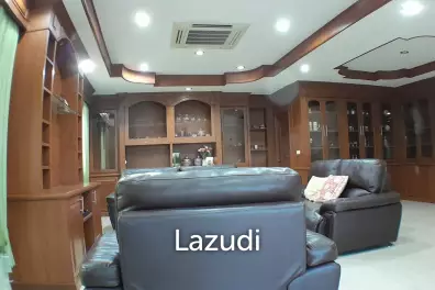 4 Bedroom 5 Bathrooms 900 SQ.M Eakmongkol 4