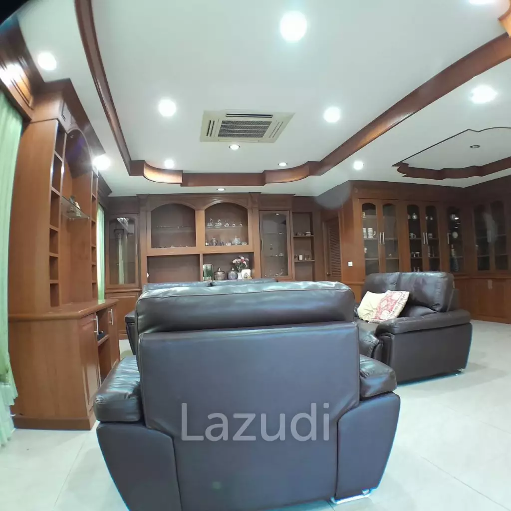 4 Bedroom 5 Bathrooms 900 SQ.M Eakmongkol 4