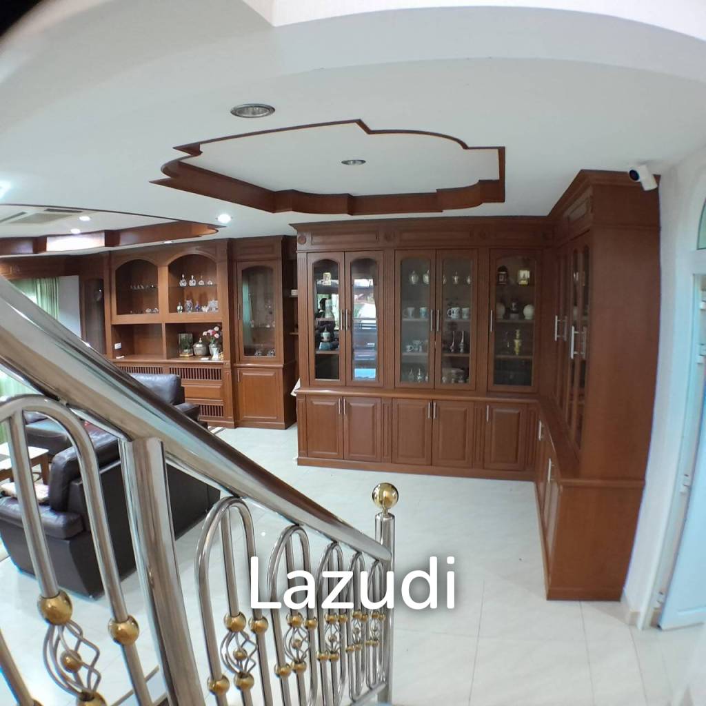 4 Bedroom 5 Bathrooms 900 SQ.M Eakmongkol 4