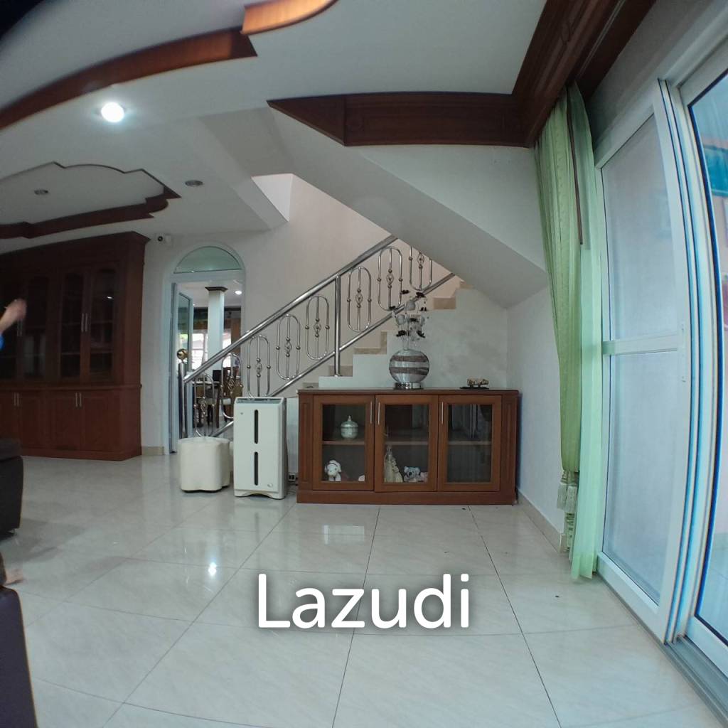 4 Bedroom 5 Bathrooms 900 SQ.M Eakmongkol 4
