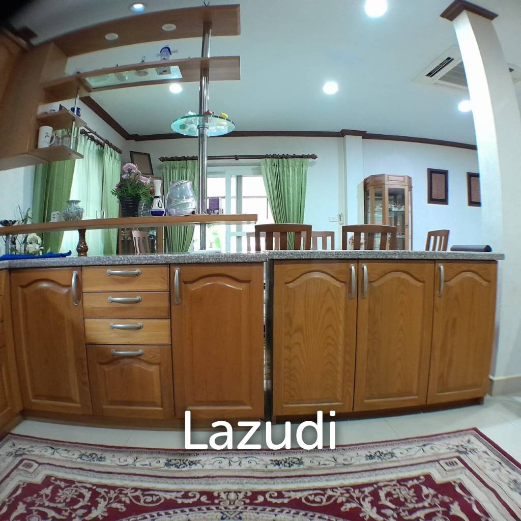 4 Bedroom 5 Bathrooms 900 SQ.M Eakmongkol 4