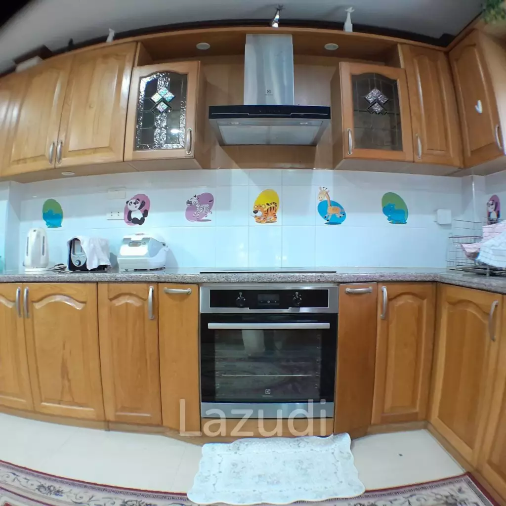 4 Bedroom 5 Bathrooms 900 SQ.M Eakmongkol 4