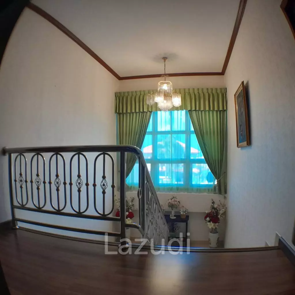 4 Bedroom 5 Bathrooms 900 SQ.M Eakmongkol 4