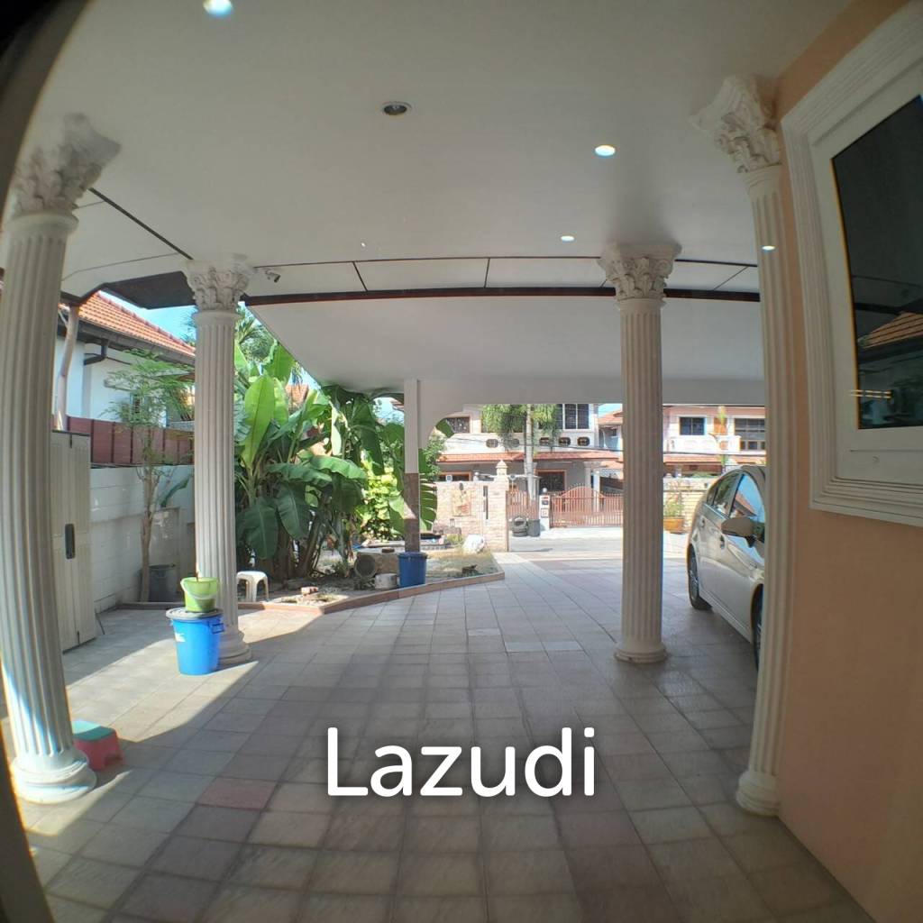 4 Bedroom 5 Bathrooms 900 SQ.M Eakmongkol 4