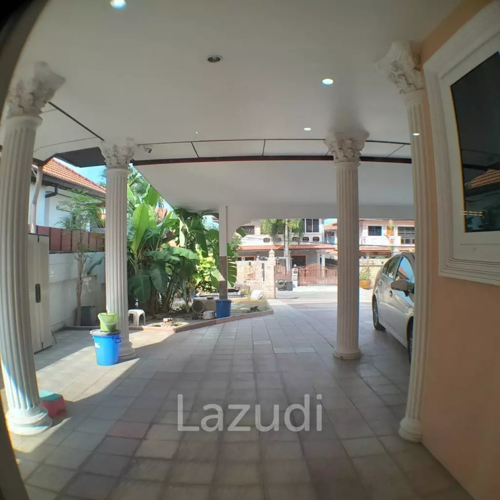 4 Bedroom 5 Bathrooms 900 SQ.M Eakmongkol 4