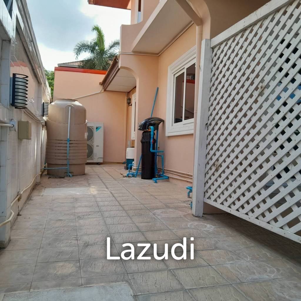 4 Bedroom 5 Bathrooms 900 SQ.M Eakmongkol 4