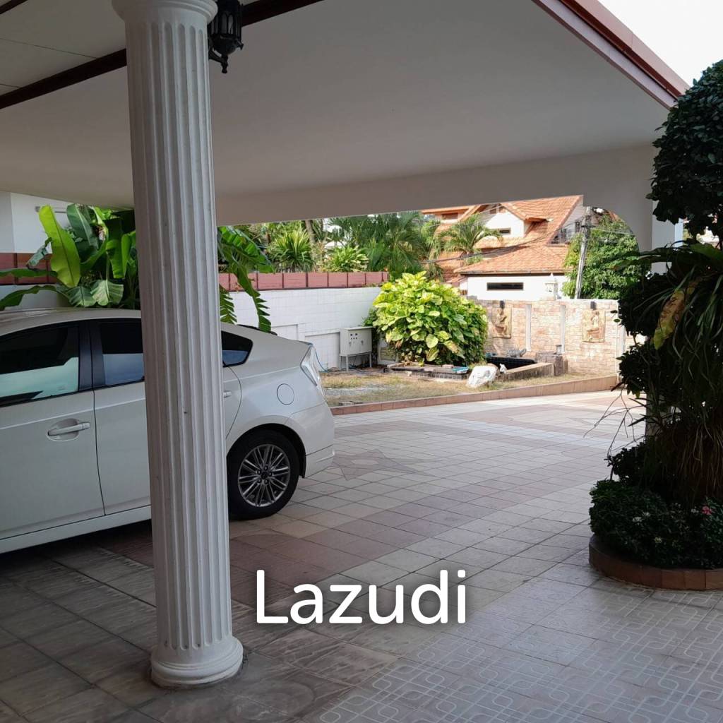 4 Bedroom 5 Bathrooms 900 SQ.M Eakmongkol 4