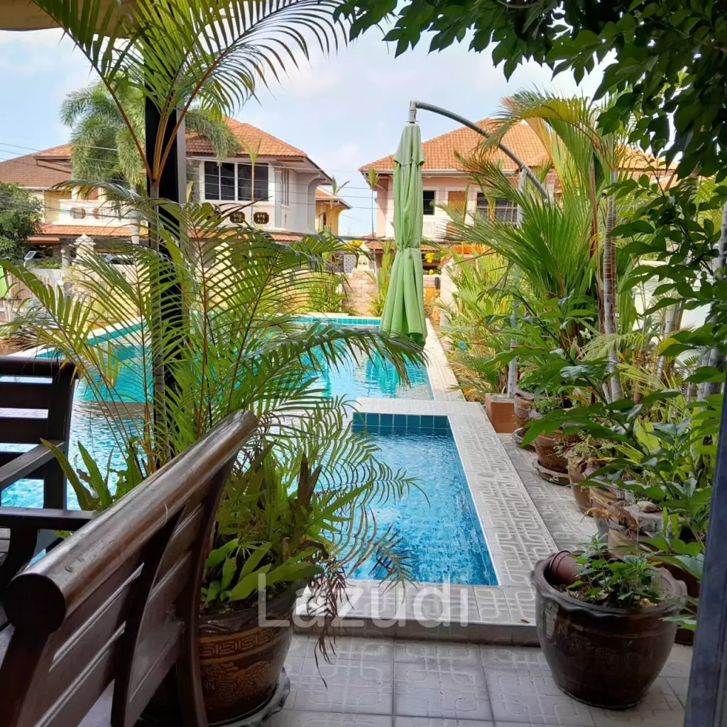 4 Bedroom 5 Bathrooms 900 SQ.M Eakmongkol 4