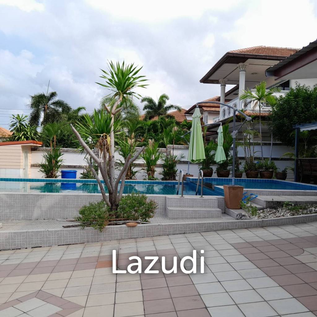 4 Bedroom 5 Bathrooms 900 SQ.M Eakmongkol 4