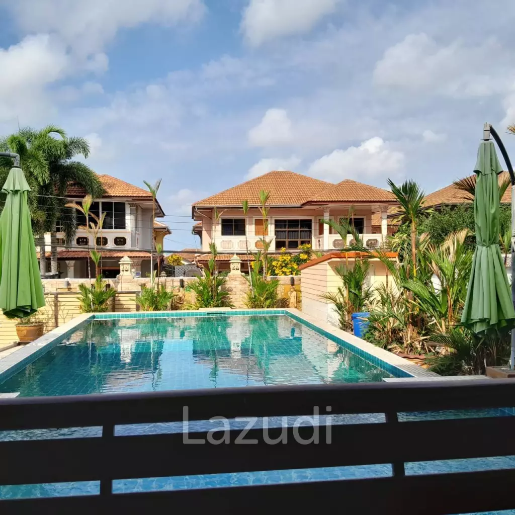 4 Bedroom 5 Bathrooms 900 SQ.M Eakmongkol 4