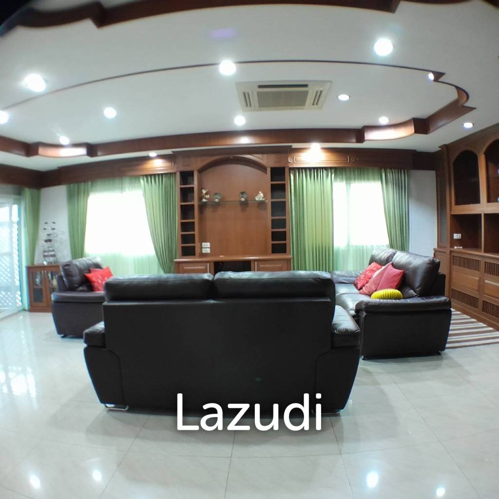 4 Bedroom 5 Bathrooms 900 SQ.M Eakmongkol 4