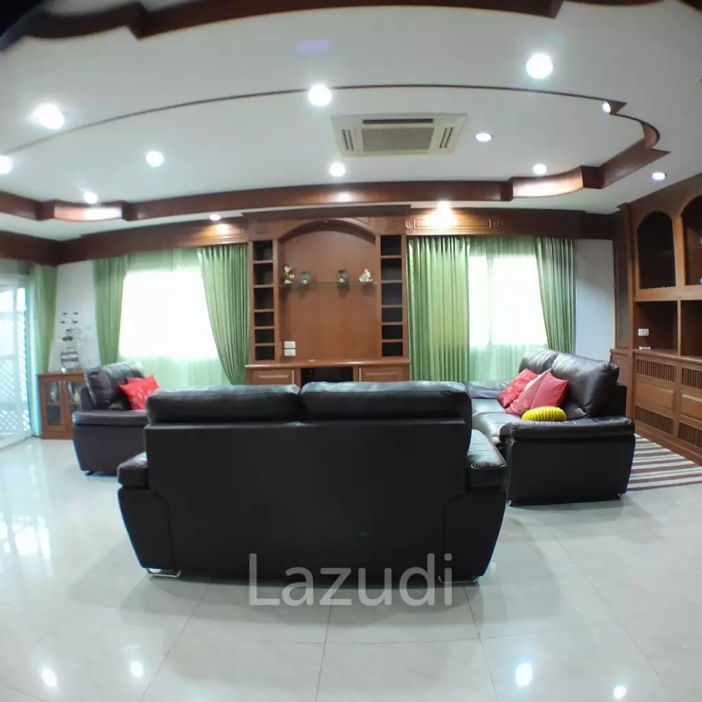 4 Bedroom 5 Bathrooms 900 SQ.M Eakmongkol 4