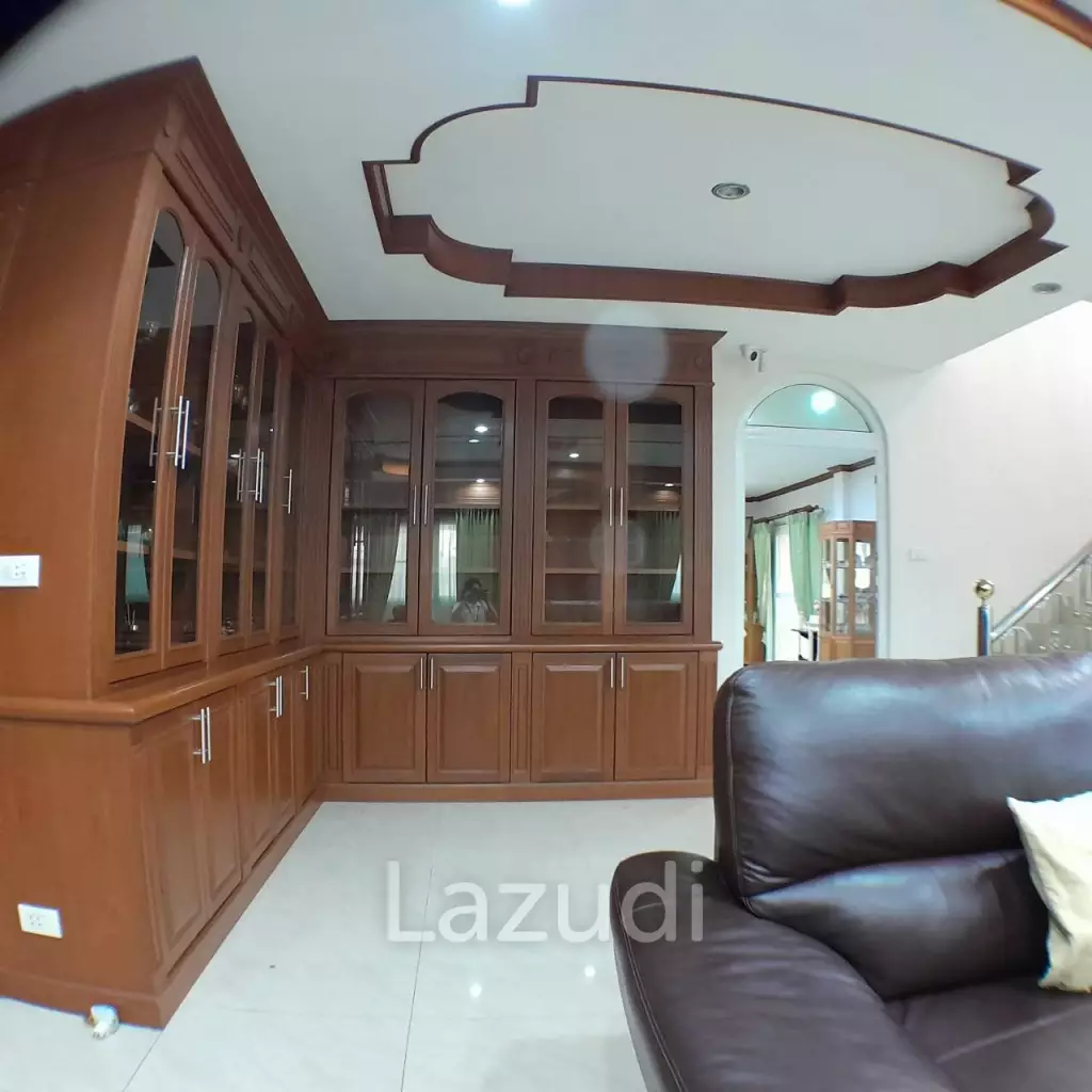 4 Bedroom 5 Bathrooms 900 SQ.M Eakmongkol 4