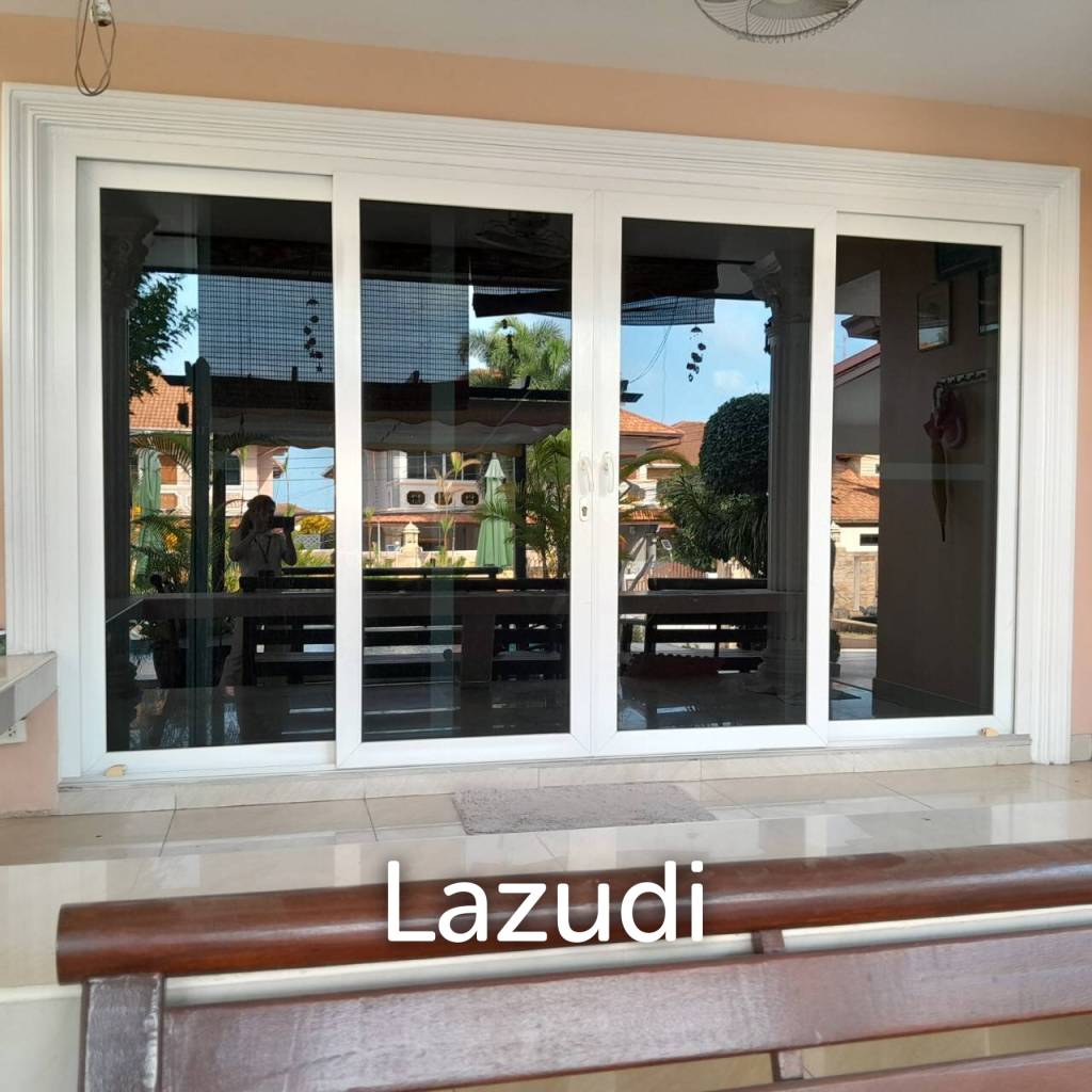 4 Bedroom 5 Bathrooms 900 SQ.M Eakmongkol 4