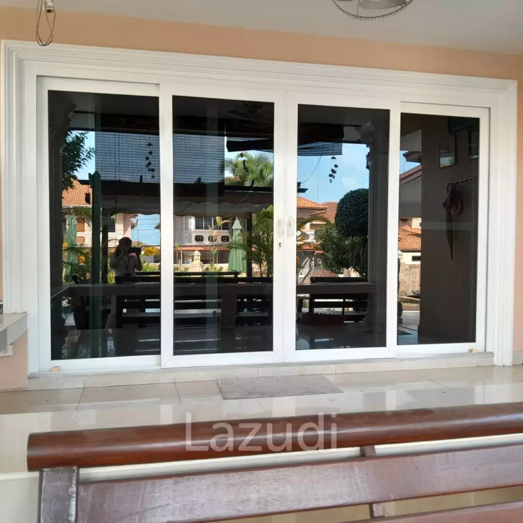 4 Bedroom 5 Bathrooms 900 SQ.M Eakmongkol 4