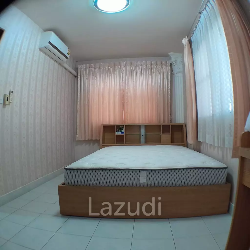 4 Bedroom 5 Bathrooms 900 SQ.M Eakmongkol 4