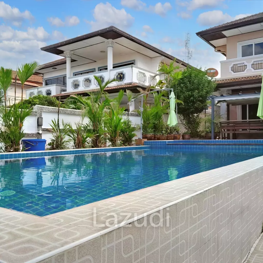 4 Bedroom 5 Bathrooms 900 SQ.M Eakmongkol 4