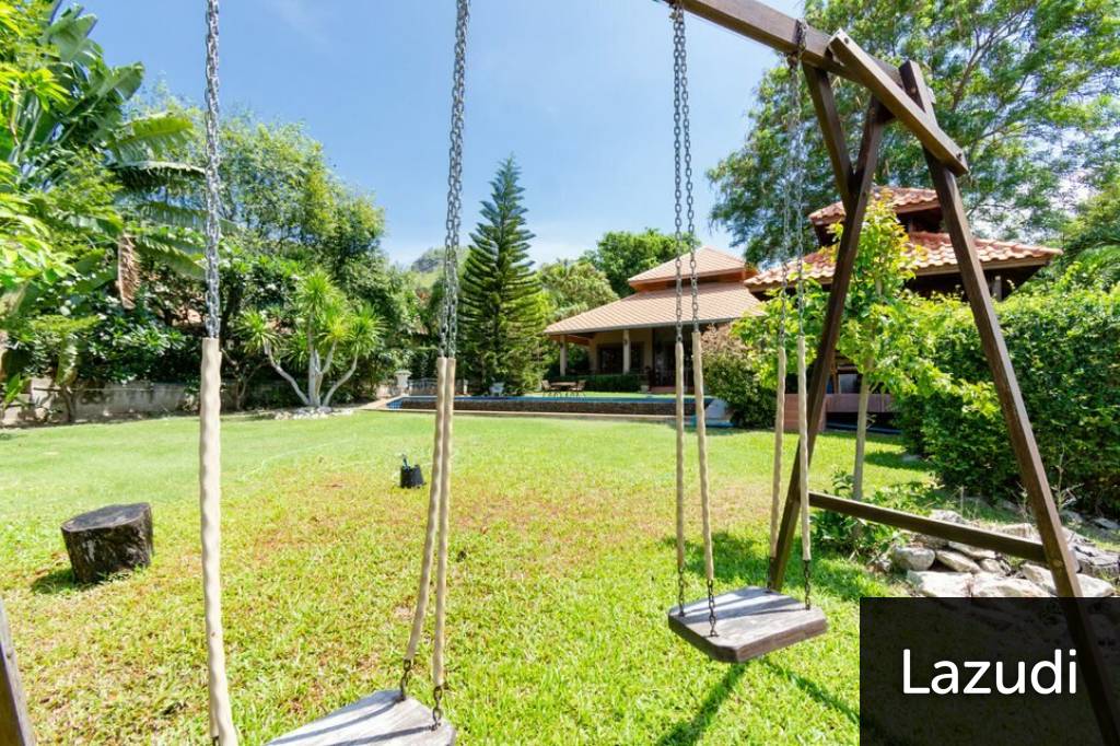 WHITE LOTUS 2 : Luxury Balinese Style Pool Villa