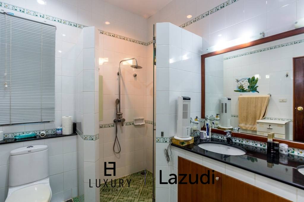 1,382 metro cuadrado 4 ` 4 Baño Villa de Venta