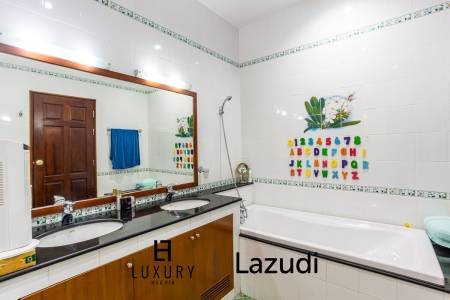 1,382 metro cuadrado 4 ` 4 Baño Villa de Venta