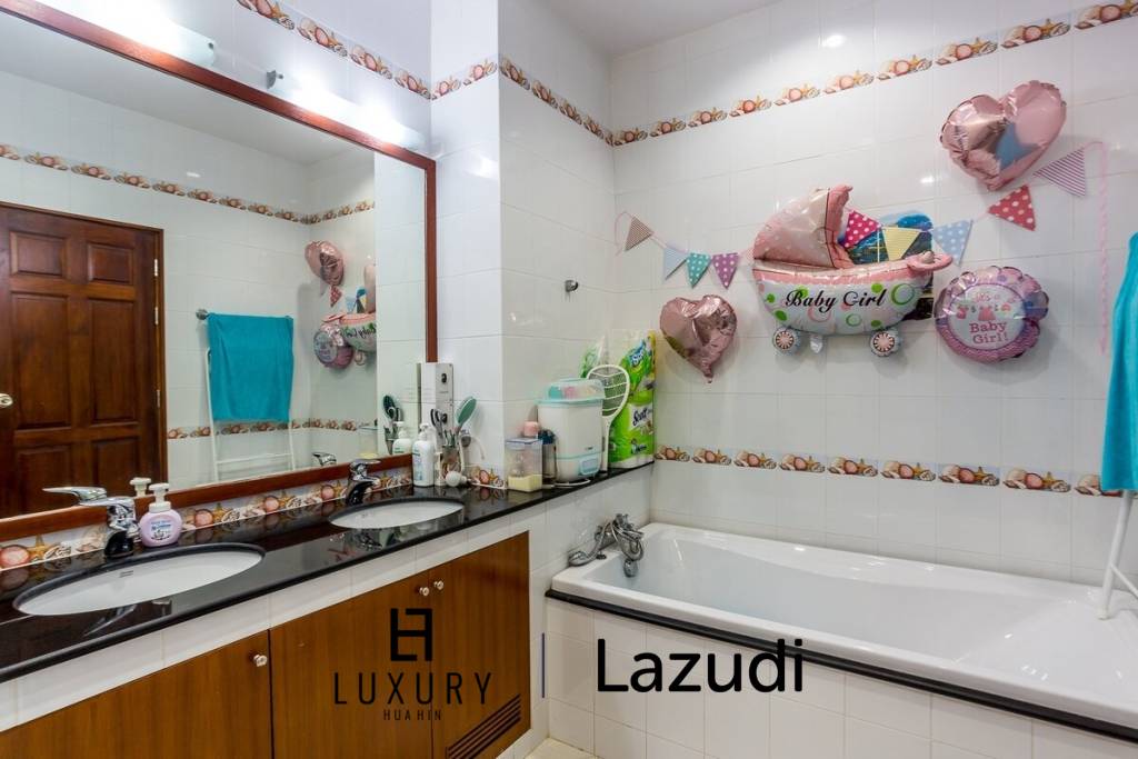 1,382 metro cuadrado 4 ` 4 Baño Villa de Venta