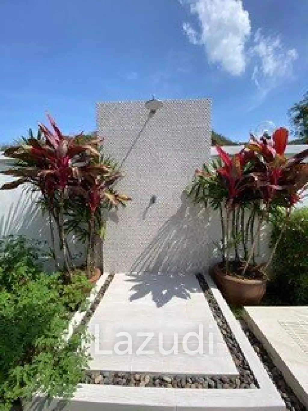 Hillside Hamlet: 3 bed 3 bath with Yoga room