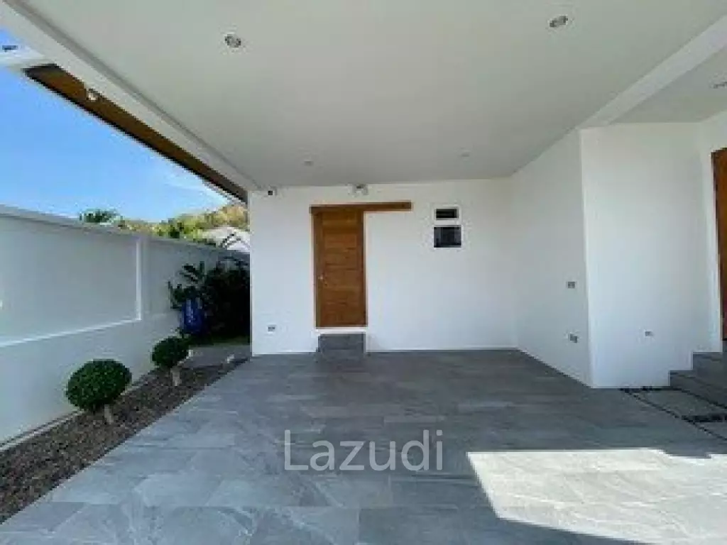 Hillside Hamlet: 3 bed 3 bath with Yoga room