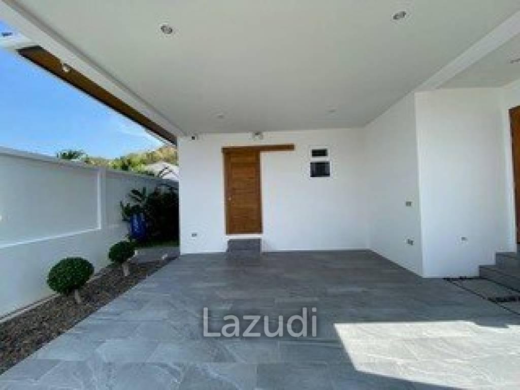 Hillside Hamlet: 3 bed 3 bath with Yoga room