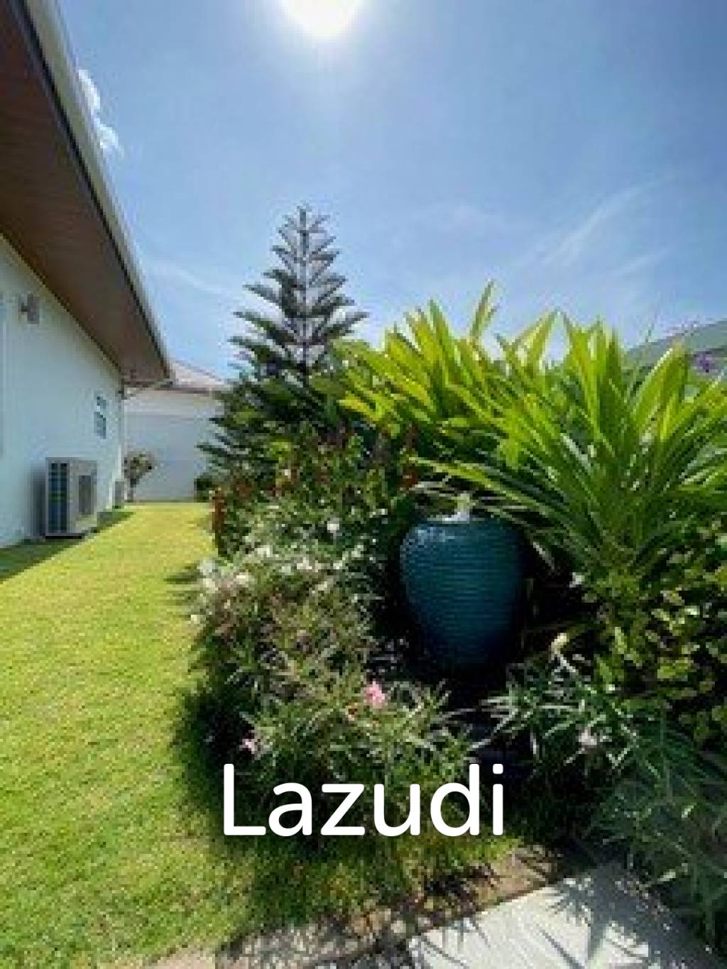 Hillside Hamlet: 3 bed 3 bath with Yoga room