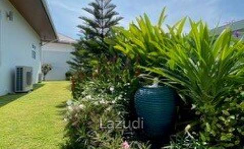 Hillside Hamlet: 3 bed 3 bath with Yoga room