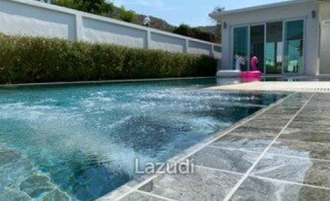 Hillside Hamlet: 3 bed 3 bath with Yoga room