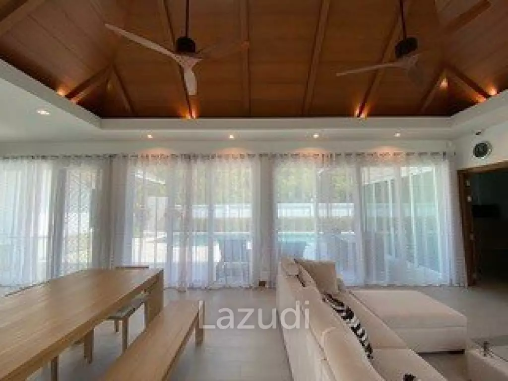 Hillside Hamlet: 3 bed 3 bath with Yoga room