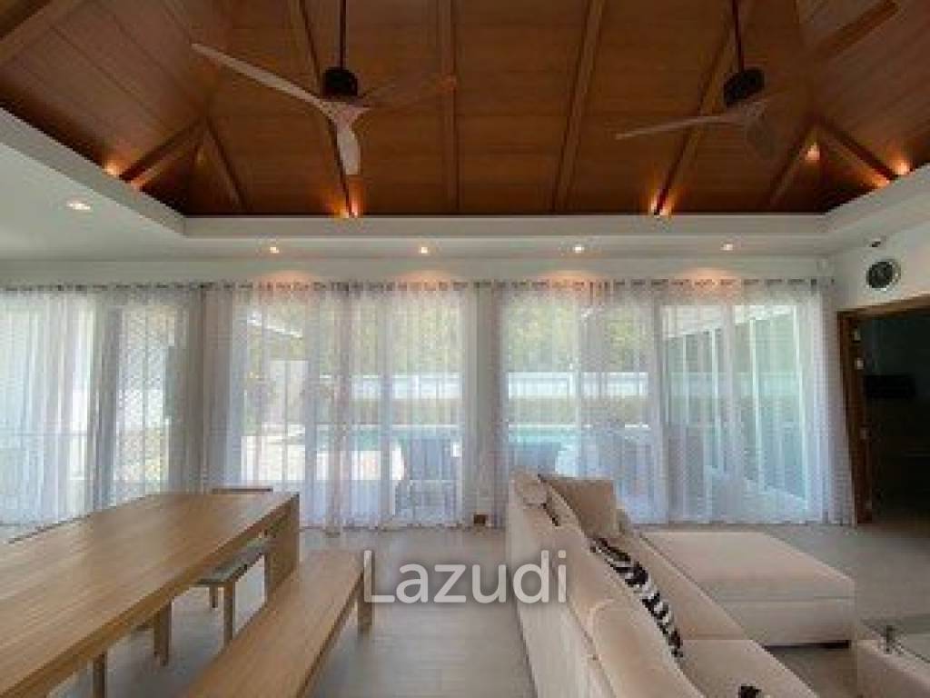Hillside Hamlet: 3 bed 3 bath with Yoga room
