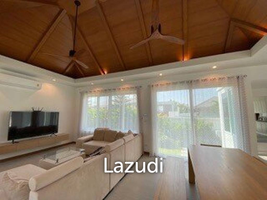 Hillside Hamlet: 3 bed 3 bath with Yoga room