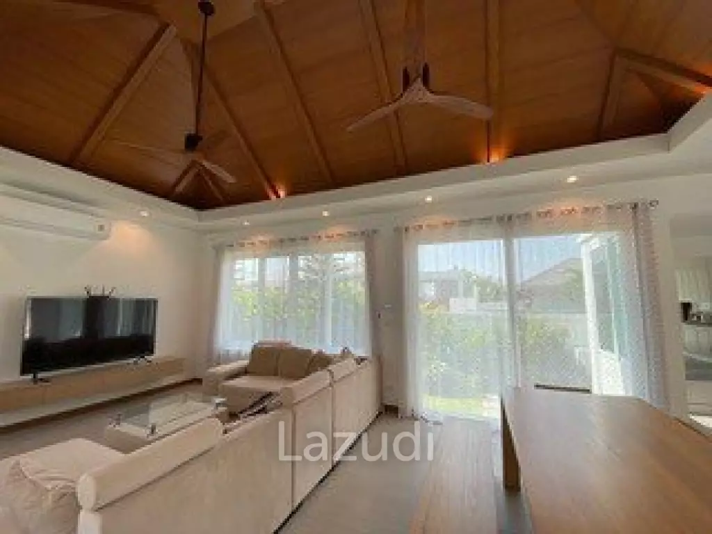 Hillside Hamlet: 3 bed 3 bath with Yoga room