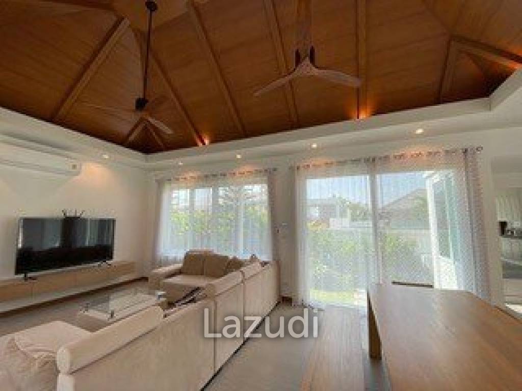 Hillside Hamlet: 3 bed 3 bath with Yoga room