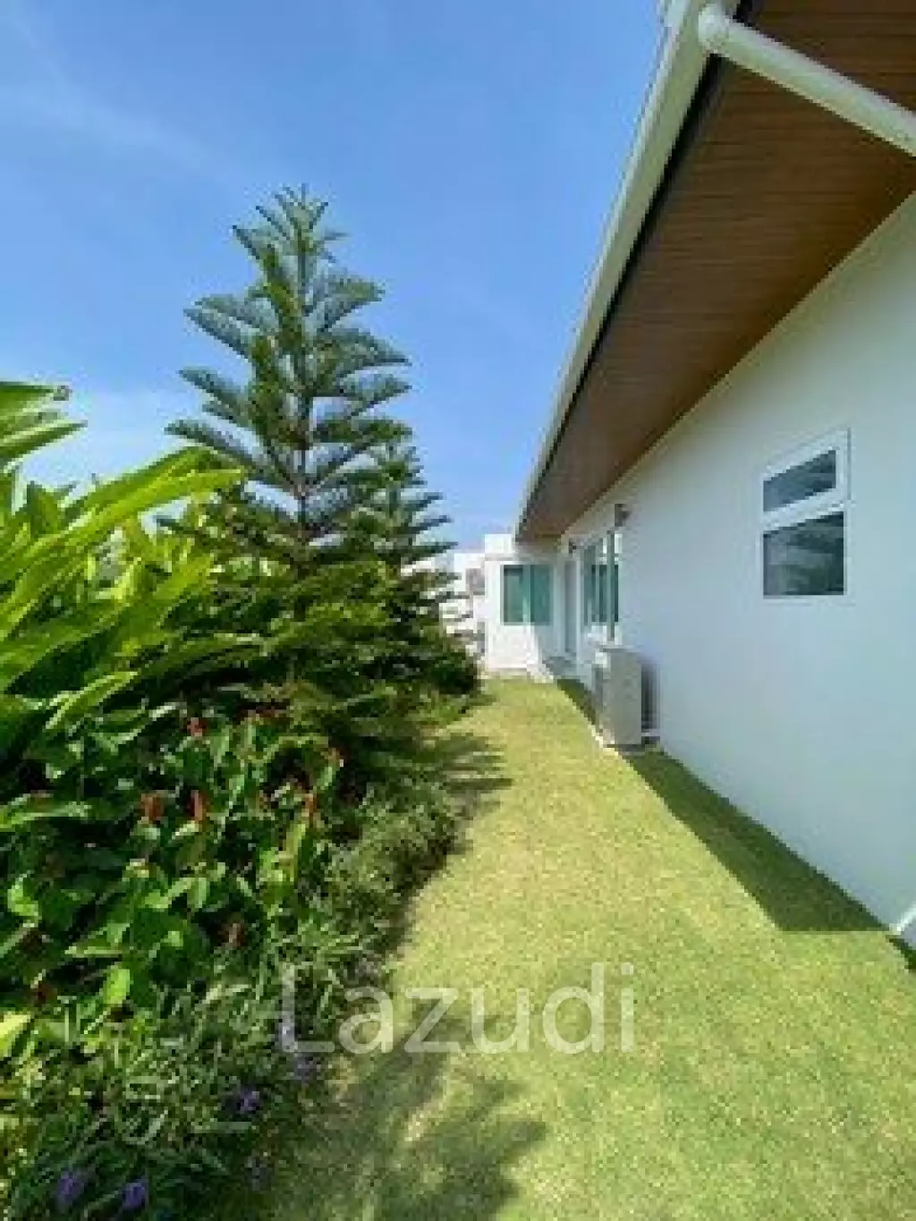 Hillside Hamlet: 3 bed 3 bath with Yoga room