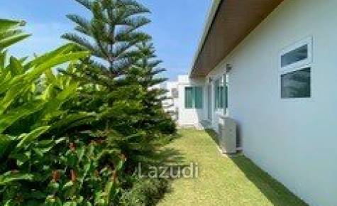 Hillside Hamlet: 3 bed 3 bath with Yoga room
