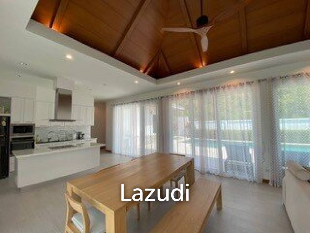 Hillside Hamlet: 3 bed 3 bath with Yoga room