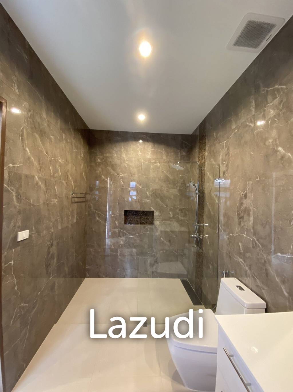 Hillside Hamlet: 3 bed 3 bath with Yoga room