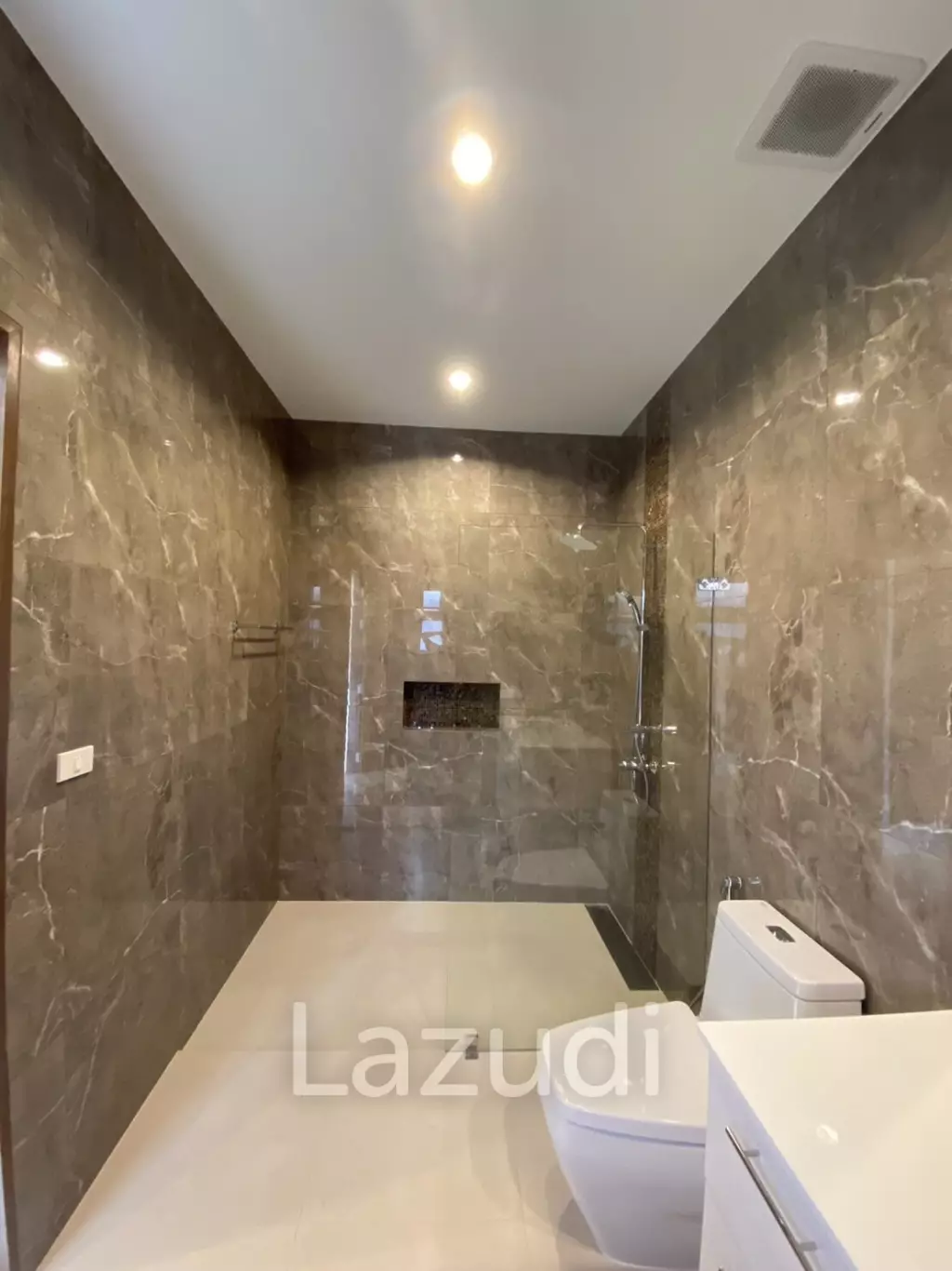 Hillside Hamlet: 3 bed 3 bath with Yoga room