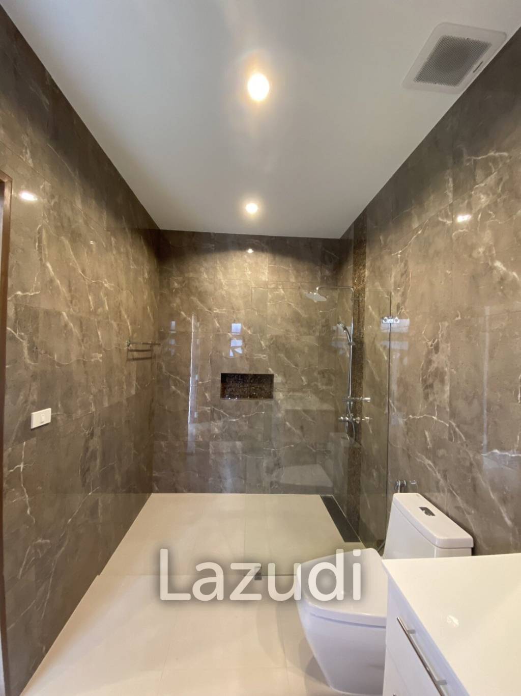 Hillside Hamlet: 3 bed 3 bath with Yoga room