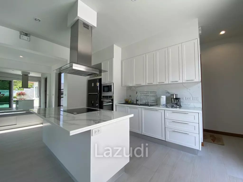 Hillside Hamlet: 3 bed 3 bath with Yoga room