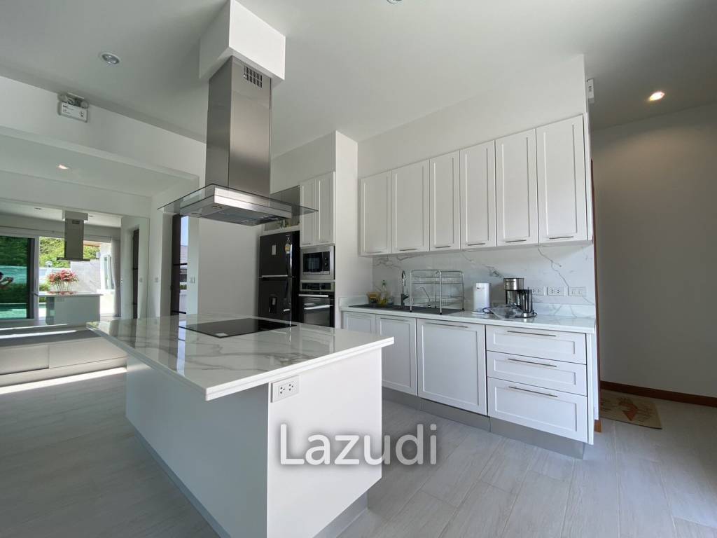 Hillside Hamlet: 3 bed 3 bath with Yoga room